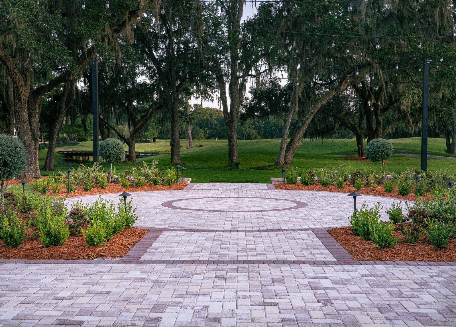 Circular paver courtyard with landscaping Jacksonville FL