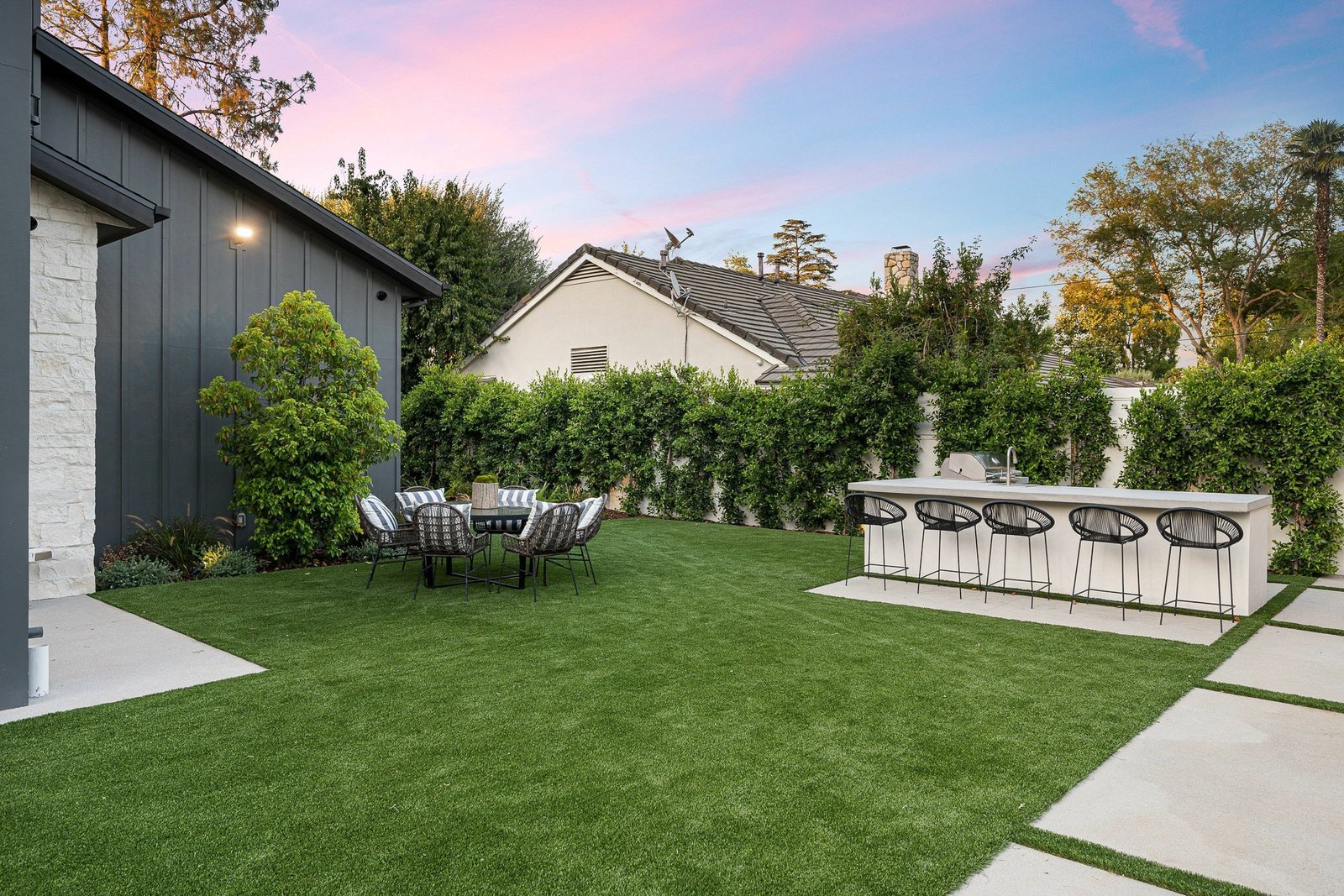 Artificial turf installation with paver border