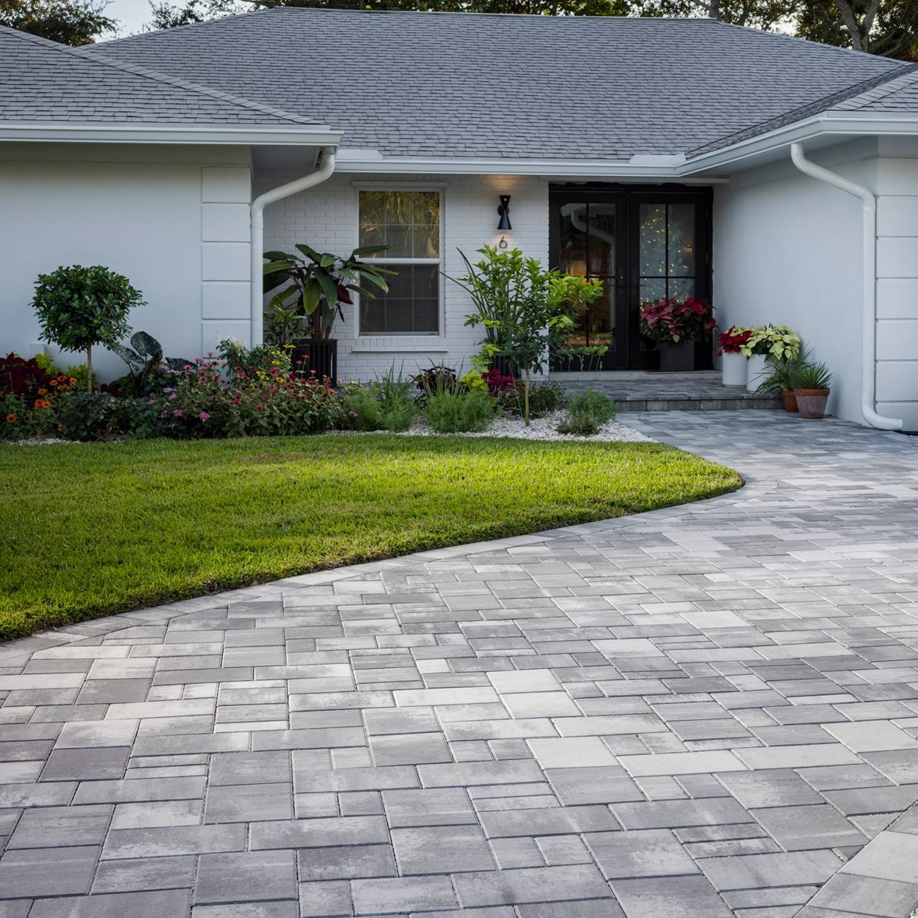 Explore paver colors, textures, and patterns with the Earthscapes Material Explorer