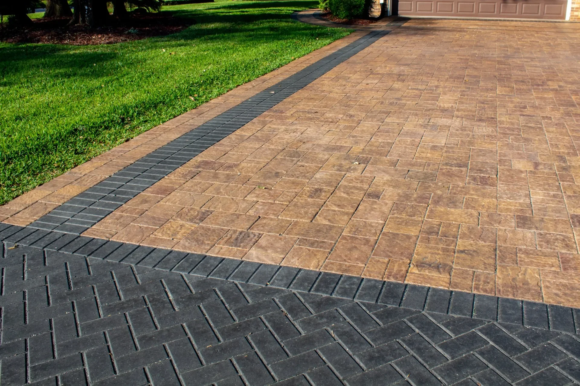 Paver driveway with border detail Jacksonville FL