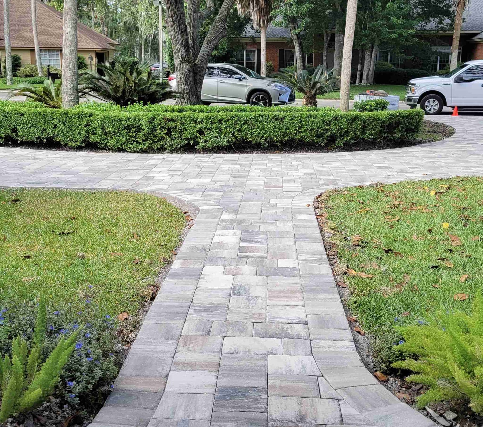Paver pathway with landscape border Jacksonville